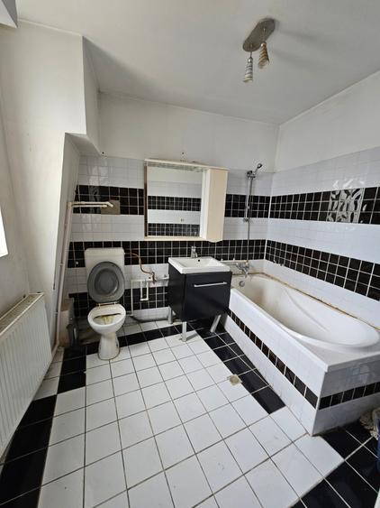 Apartament cu 4 camere decomandat în P-ța Rosetti
