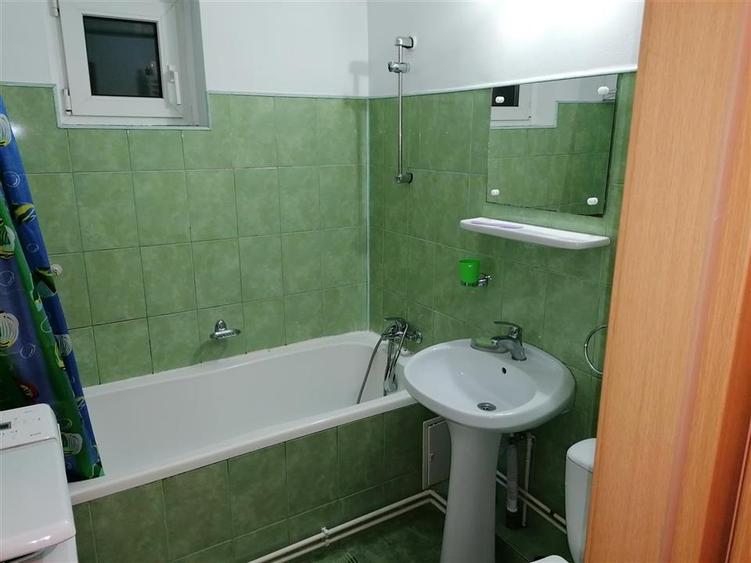 Apartament cu 3 camere decomandat în Olimpia-Stadion