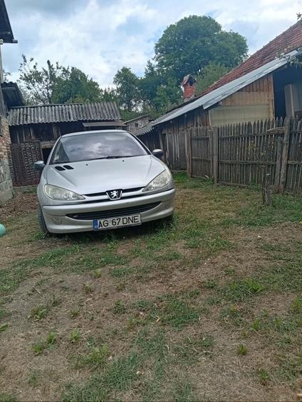 Casă în Boteni