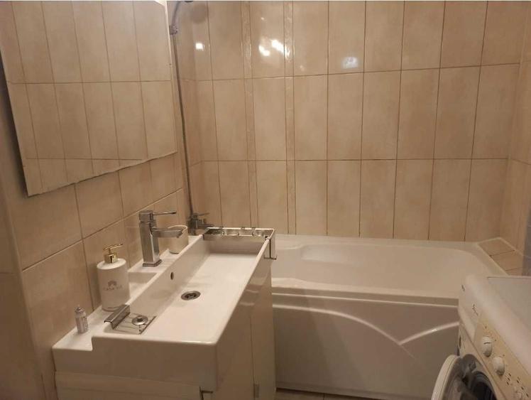 Apartament cu 2 camere semidecomandat în Craiovei