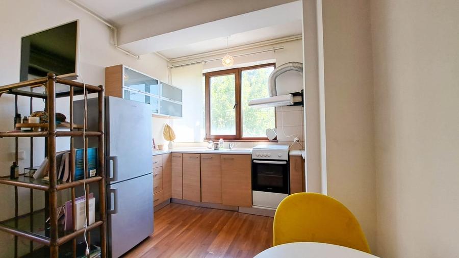 Apartament cu 2 camere semidecomandat, mobilat în Dămăroaia