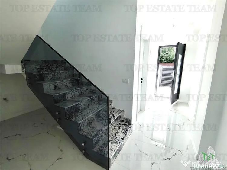 Casă cu 5 camere cu Teren 630 Mp în Corbeanca