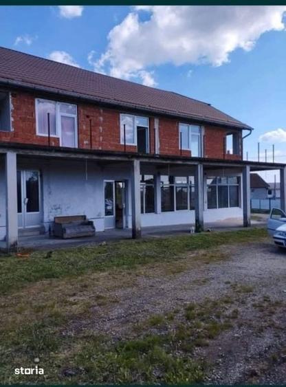 Casă cu 4 camere cu Teren 352 Mp în Ceica
