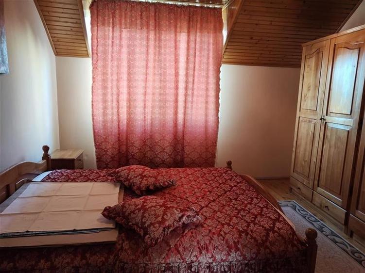 Casă individuală cu 8 camere cu Garaj în Gara Mare