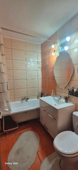Apartament cu 4 camere semidecomandat, mobilat în Tătărași