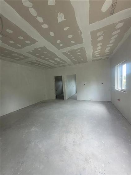 Casă individuală cu 3 camere cu Teren 230 Mp în Lumina