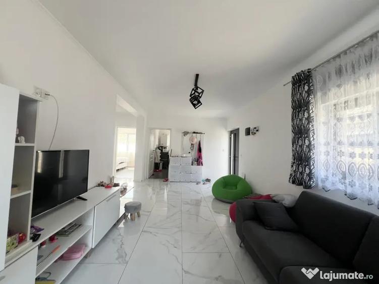 Casă cu 3 camere cu Teren 300 Mp în Sânmihaiu Român