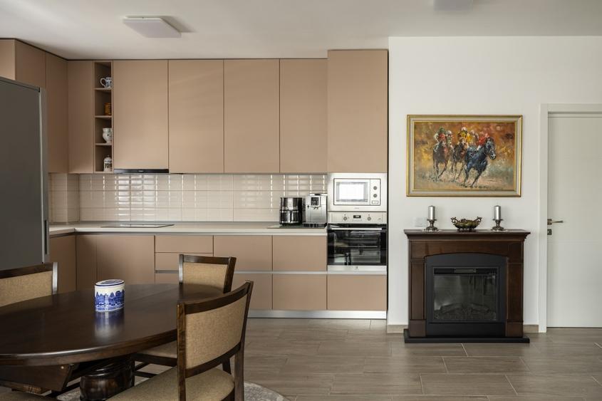 Apartament cu 3 camere decomandat, mobilat în Tractorul