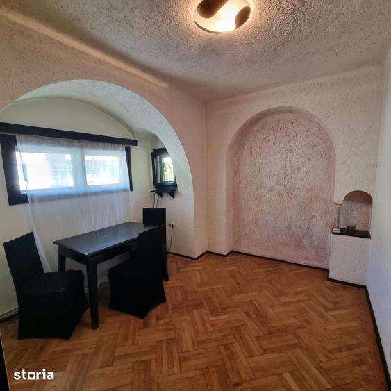 Apartament cu 3 camere semidecomandat în Cotroceni