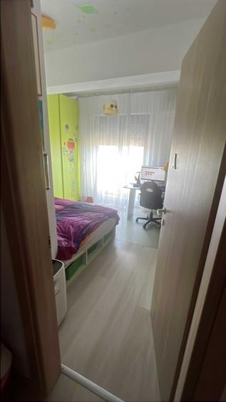 Apartament cu 3 camere decomandat în Alexandriei