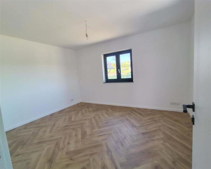 Casă individuală cu 5 camere cu Canalizare în Moara