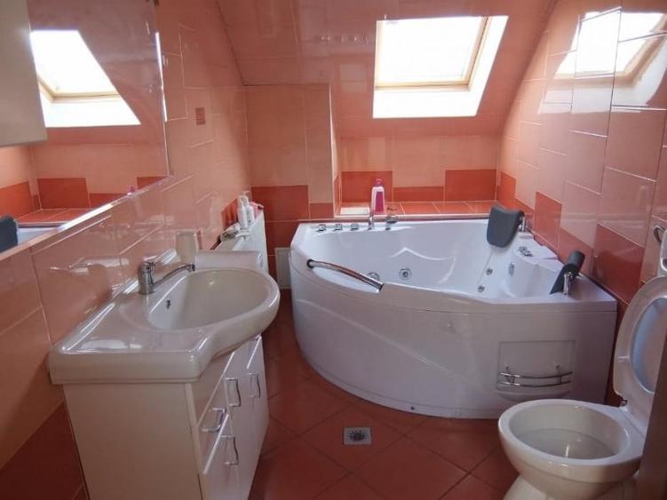 Casă individuală cu 4 camere cu Canalizare în Bartolomeu