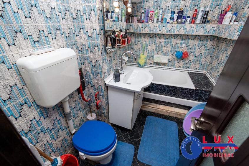 Apartament cu 3 camere decomandat în Piața Nouă