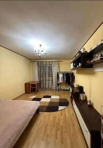 Apartament cu 3 camere decomandat în George Enescu
