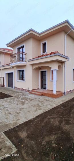 Casă cu 5 camere cu Teren 392 Mp în Dumbrăvița