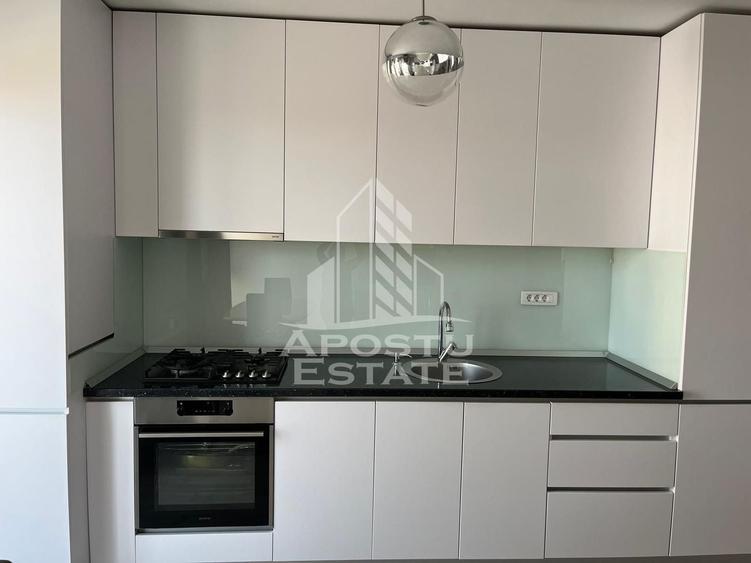Apartament cu 3 camere decomandat, mobilat în Torontalului