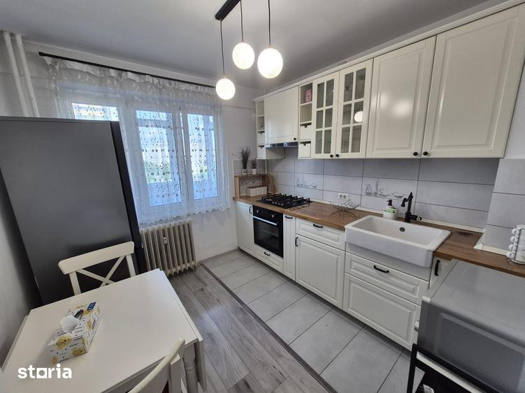 Apartament cu 2 camere decomandat în Tei