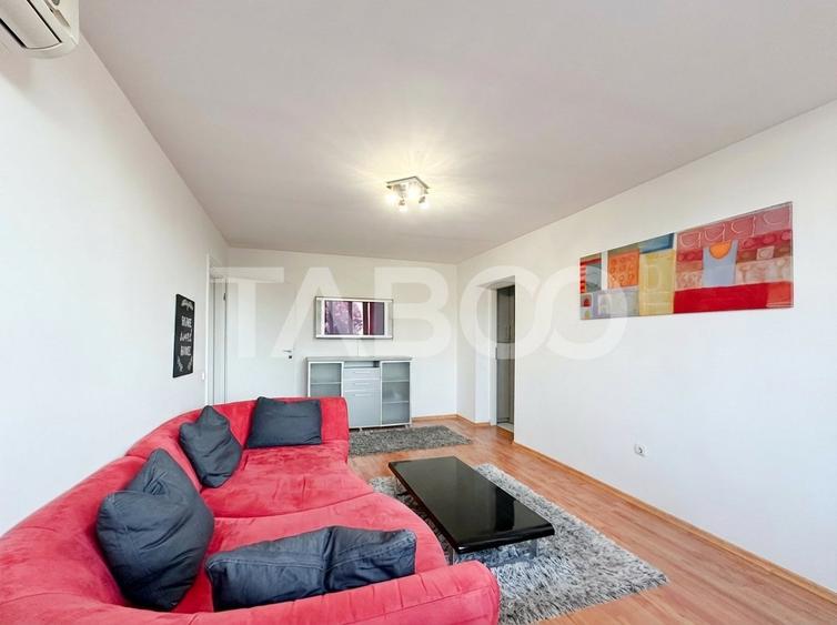Apartament cu 4 camere semidecomandat, mobilat în Hunedoara