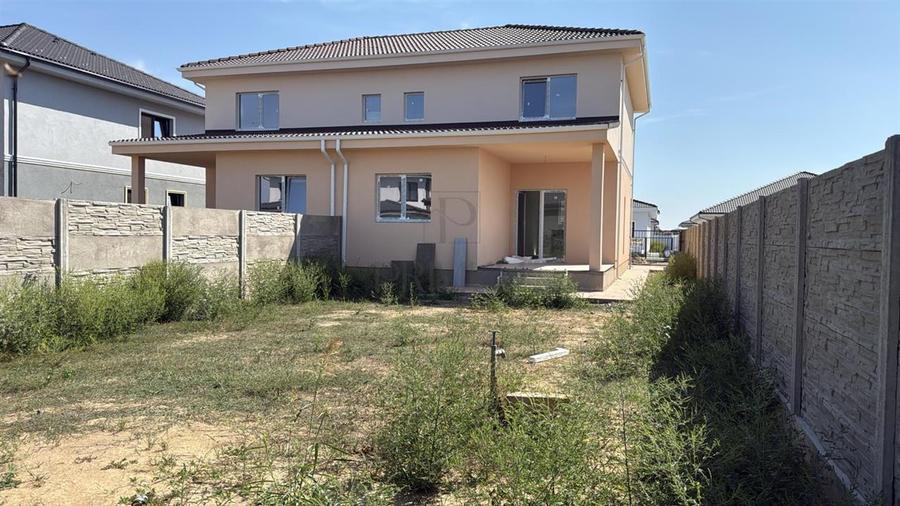 Duplex cu 4 camere cu Canalizare în Moșnița Nouă