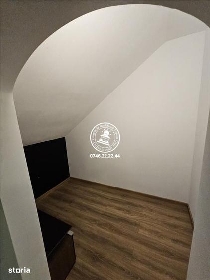 Casă cu 6 camere cu Teren 900 Mp în Aroneanu