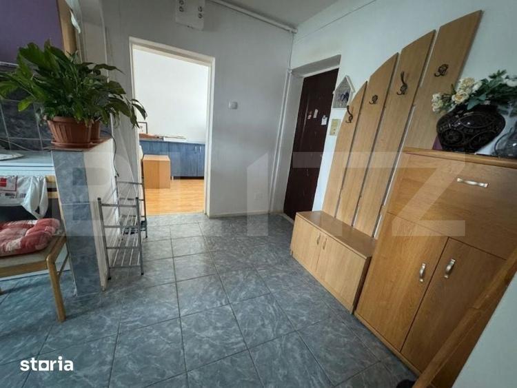 Apartament cu 3 camere semidecomandat în Gojdu