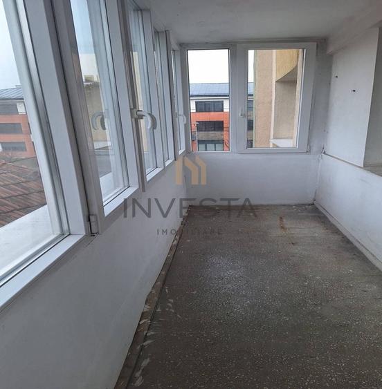 Apartament cu 3 camere semidecomandat în Grigorescu