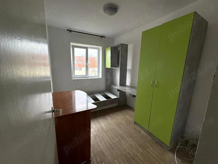 Apartament cu 3 camere semidecomandat în Central