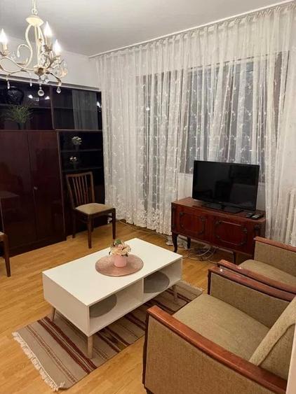 Apartament cu 2 camere semidecomandat, mobilat în Universitate