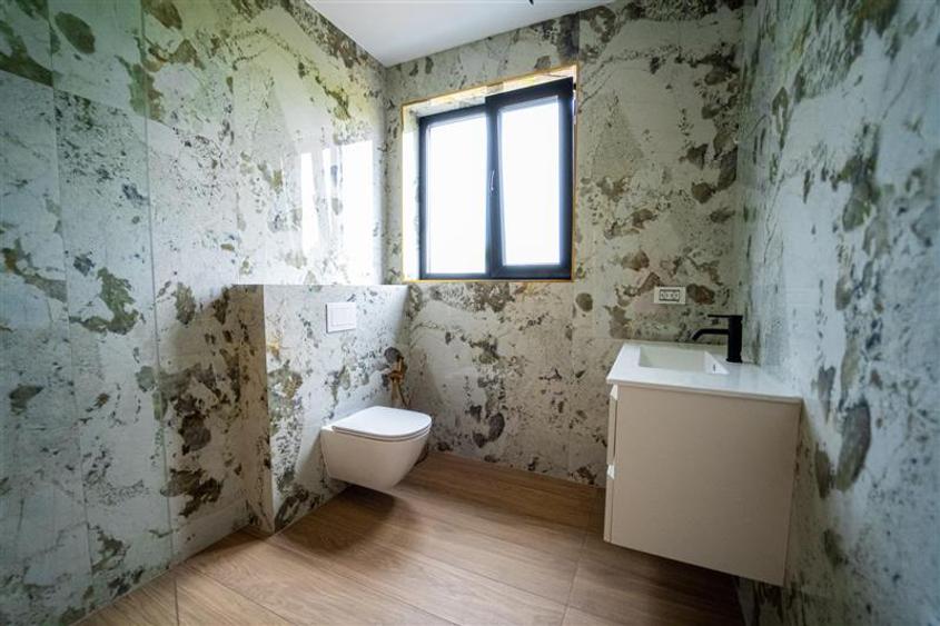 Casă individuală cu 6 camere cu Teren 600 Mp în Seciu
