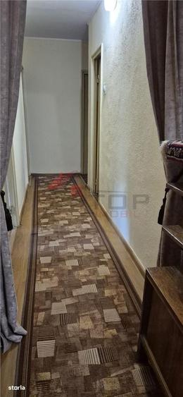 Apartament cu 3 camere decomandat în Podul de Fier