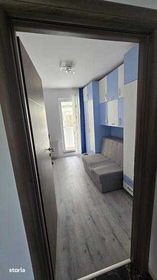 Apartament cu 3 camere decomandat în Florești