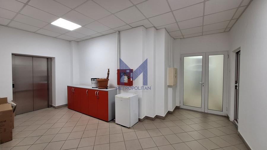 Birou, de 242 mp, în Central