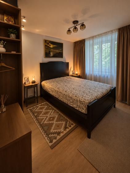 Apartament cu 3 camere semidecomandat, mobilat în Drumul Taberei