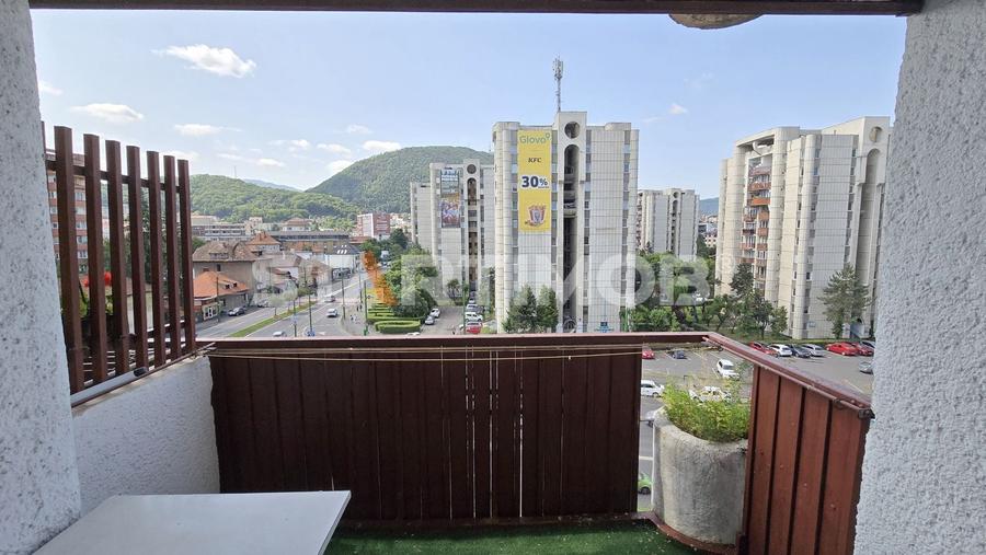 Apartament cu 4 camere decomandat, mobilat în Centrul Civic