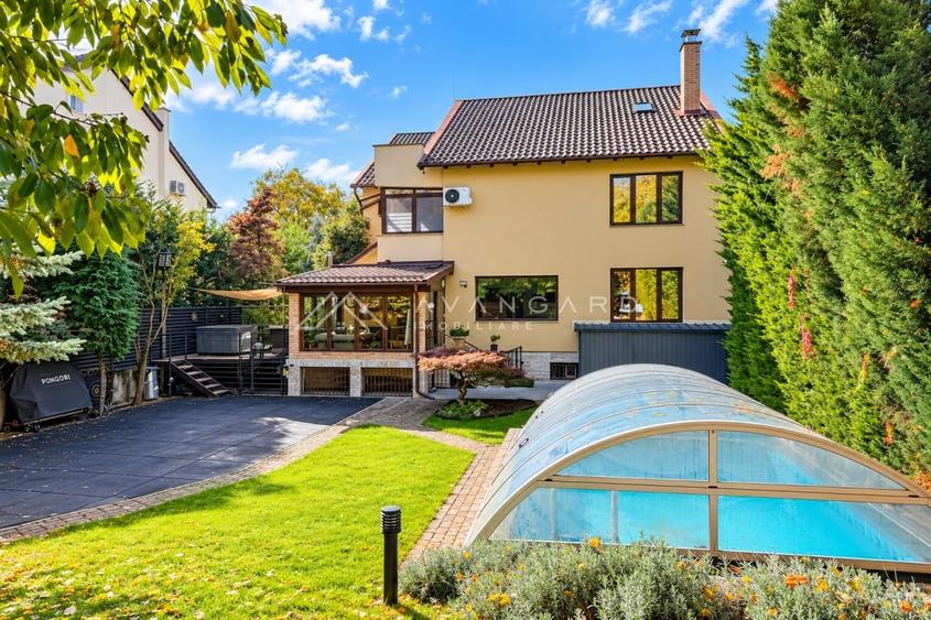 Casă individuală cu 10 camere cu Piscina în Central