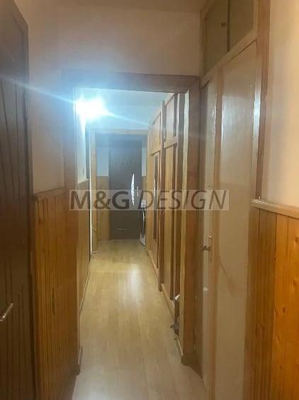 Apartament cu 3 camere decomandat în Girocului