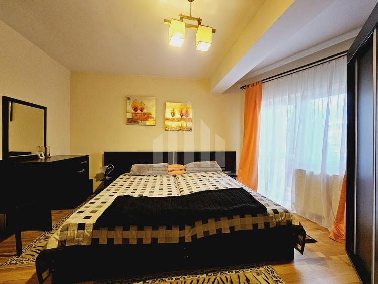 Casă individuală cu 8 camere cu Canalizare în Cetate