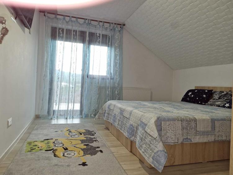 Casă cu 4 camere în Olteni