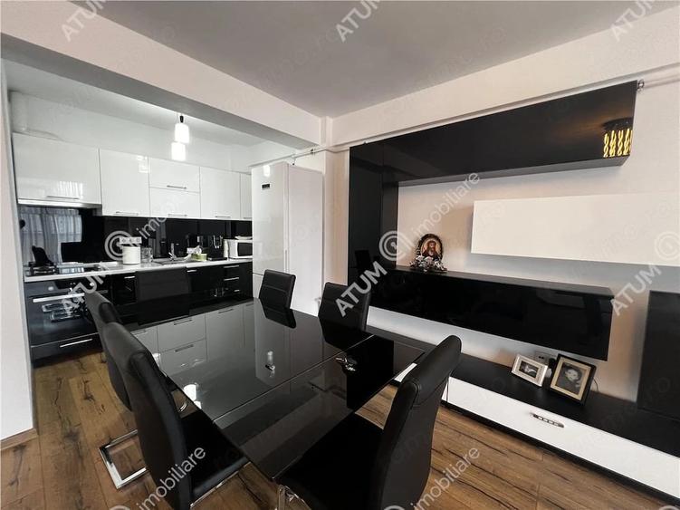 Apartament cu 3 camere decomandat în Sud