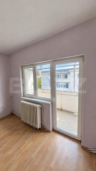 Apartament cu 3 camere decomandat în Liliacului