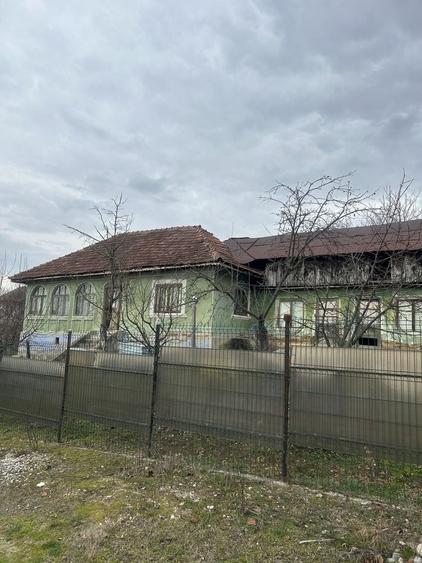 Casă cu 4 camere în Frasin