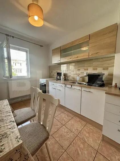 Apartament cu 4 camere decomandat în Girocului