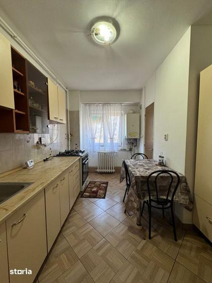 Apartament cu 4 camere decomandat, mobilat în Ferentari