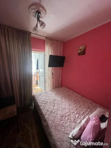 Apartament cu 4 camere decomandat, mobilat în Poarta 6