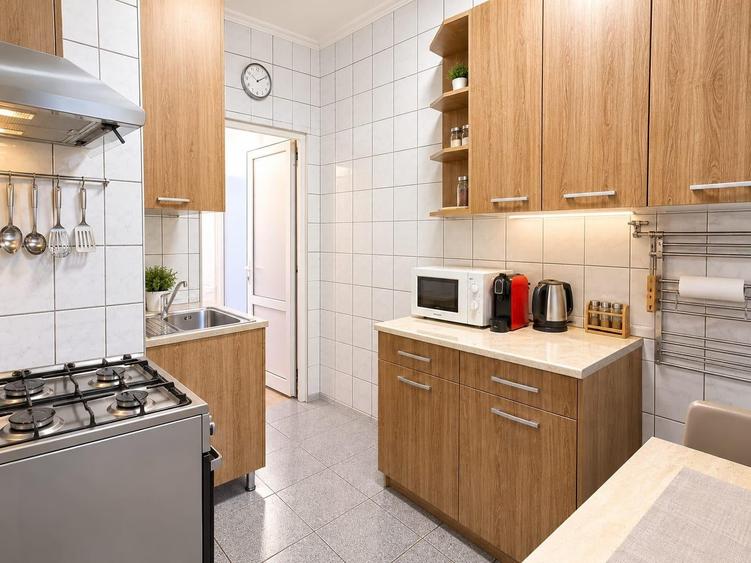 Apartament cu 3 camere în Barbu Văcărescu