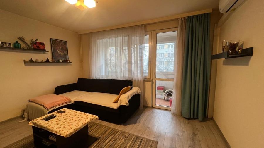 Apartament cu 3 camere semidecomandat, mobilat în Colentina