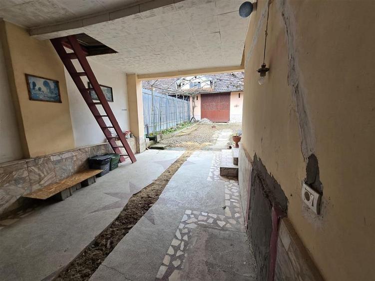 Casă cu 4 camere cu Teren 726 Mp în Șuștiu