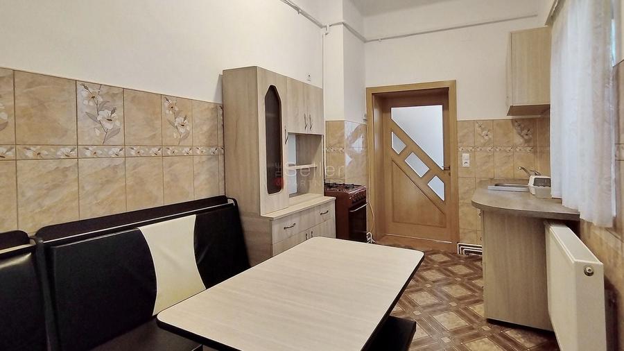 Apartament cu 3 camere semidecomandat, mobilat în Florilor