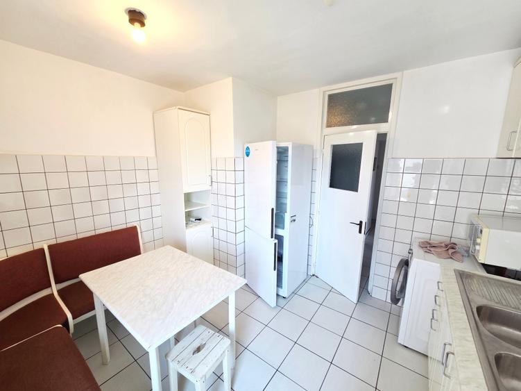Apartament cu 3 camere decomandat, mobilat în Octavian Goga