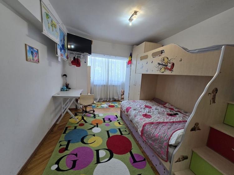 Apartament cu 3 camere decomandat, mobilat în Unirii